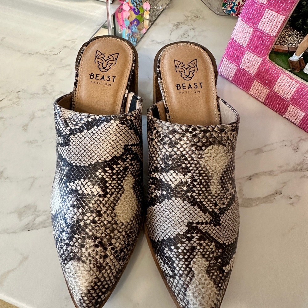BEAST FASHION Black and Gray Snakeskin Mules